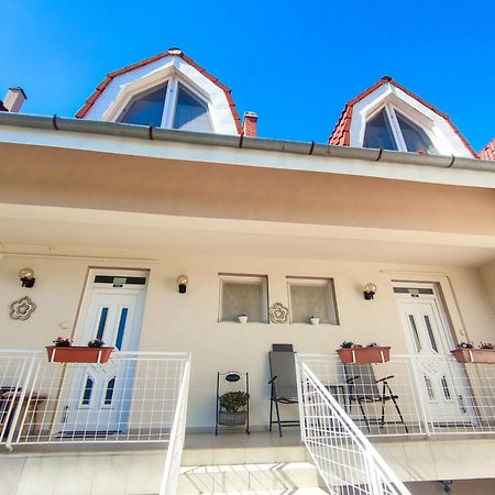 Weinberger Vendeghaz Hotell Zamárdi Exteriör bild