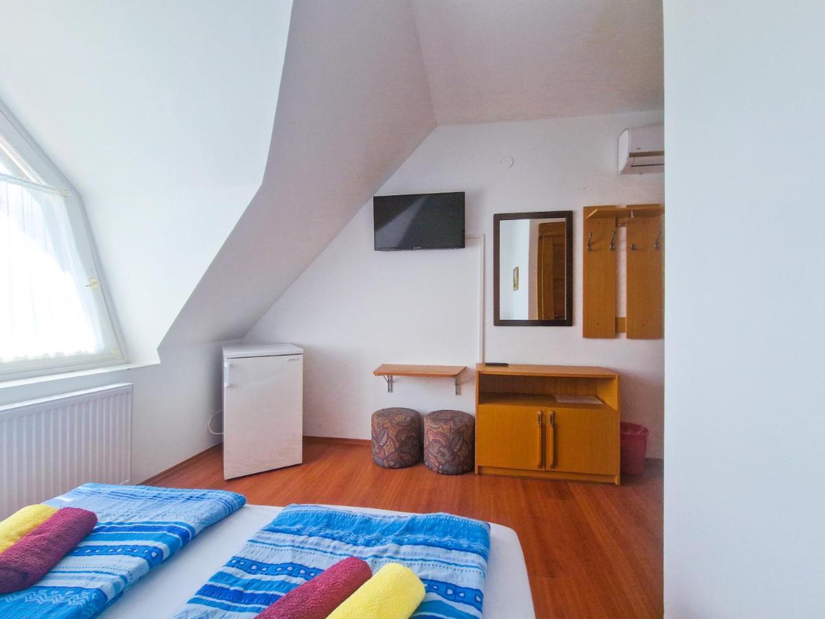 Weinberger Vendeghaz Hotell Zamárdi Exteriör bild