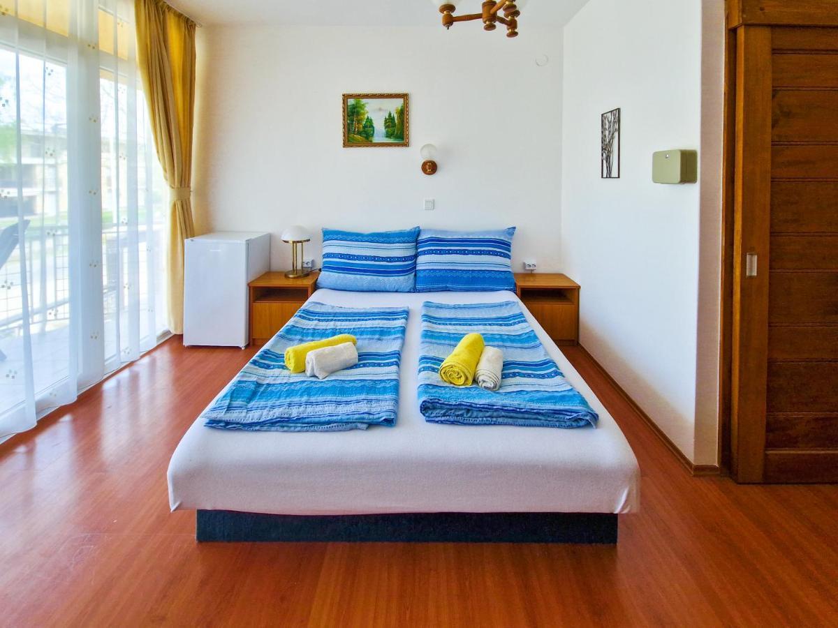 Weinberger Vendeghaz Hotell Zamárdi Exteriör bild