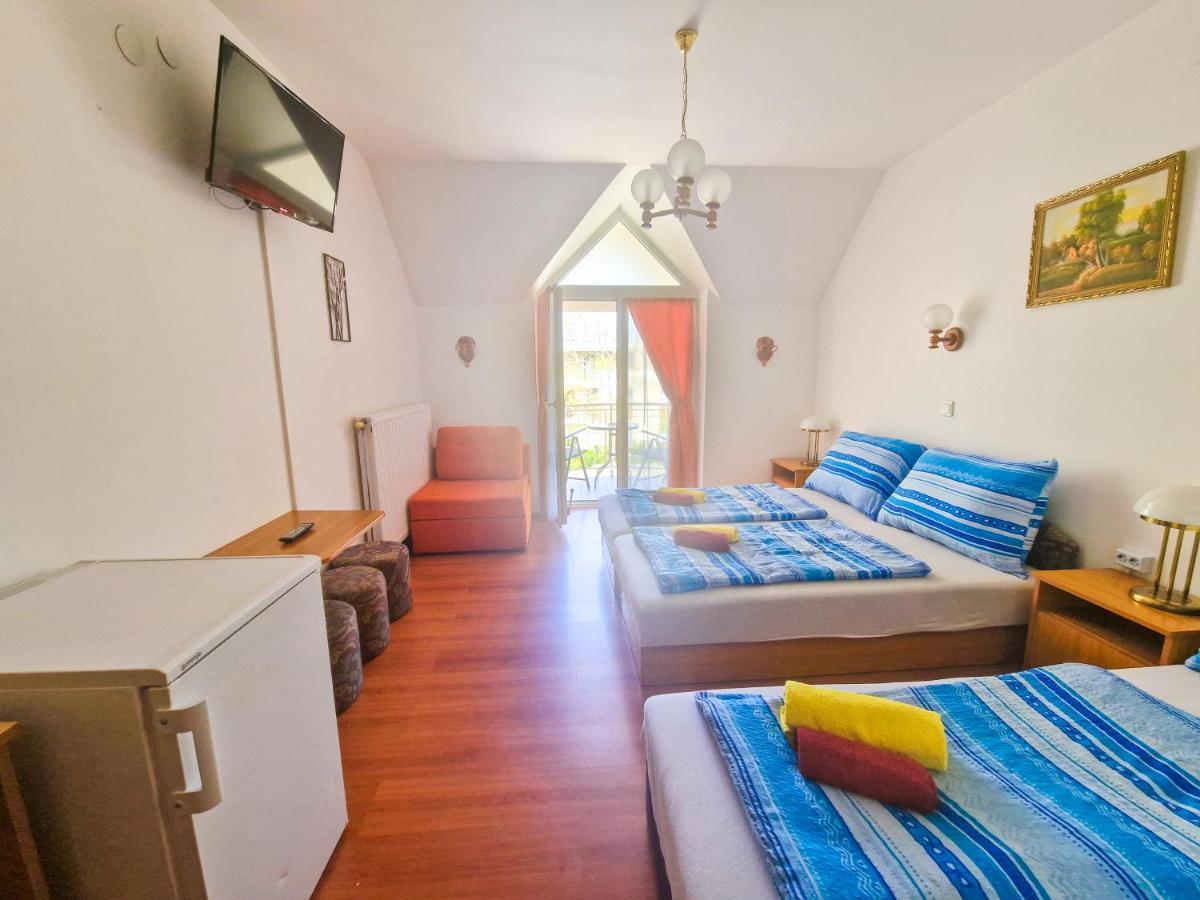 Weinberger Vendeghaz Hotell Zamárdi Exteriör bild