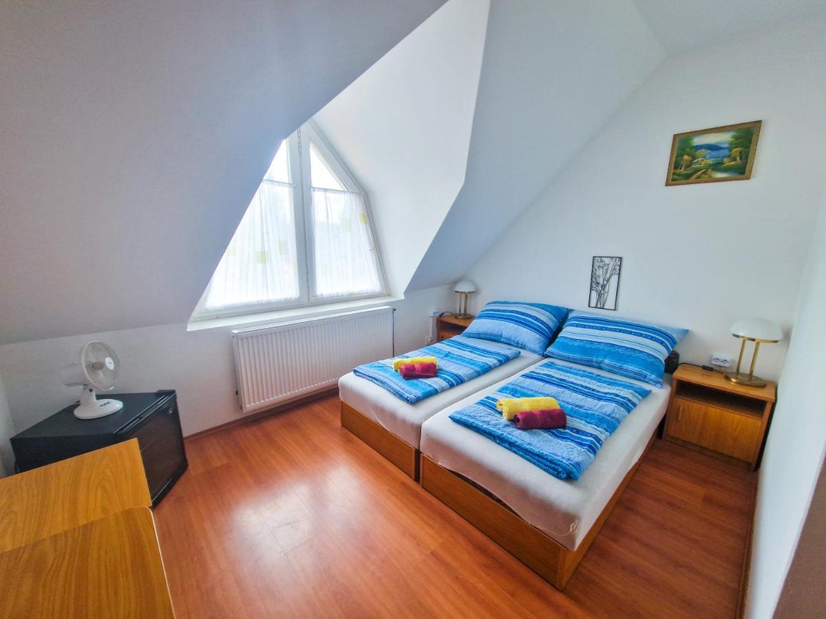Weinberger Vendeghaz Hotell Zamárdi Exteriör bild