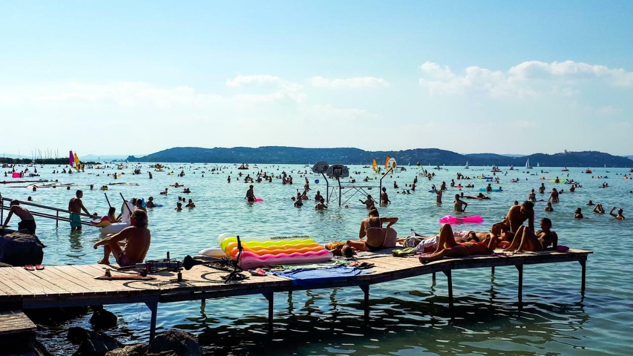 Weinberger Vendeghaz Hotell Zamárdi Exteriör bild